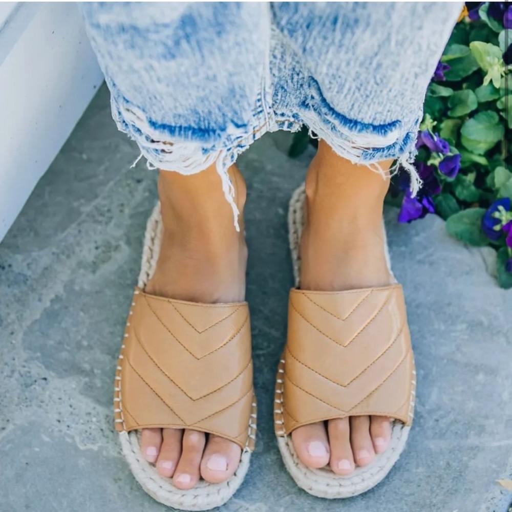 Vici SONA QUILTED ESPADRILLE SLIDE SANDAL - TAN size 8.5